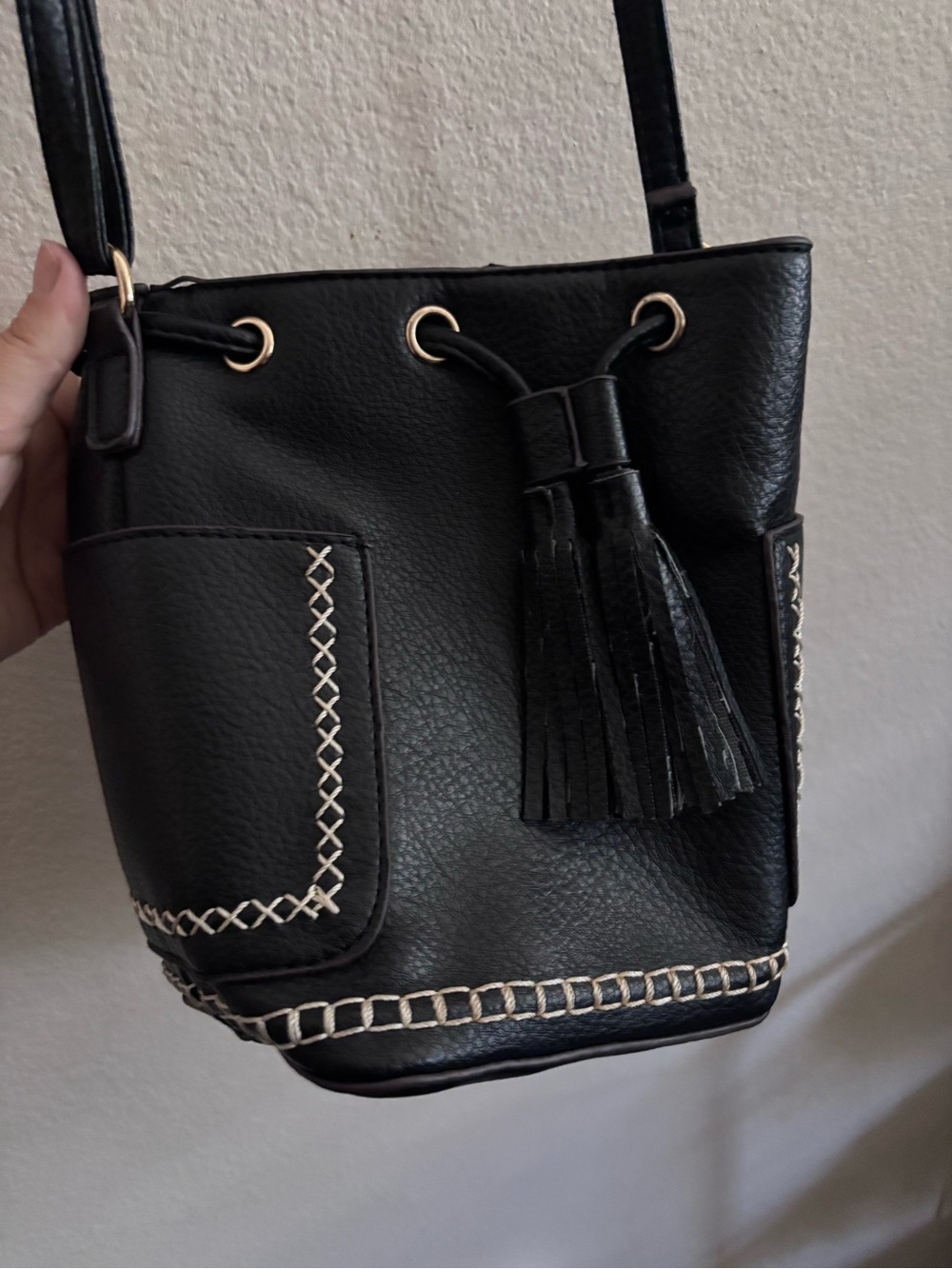 Black Tassel Drawstring Crossbody Bucket Bag